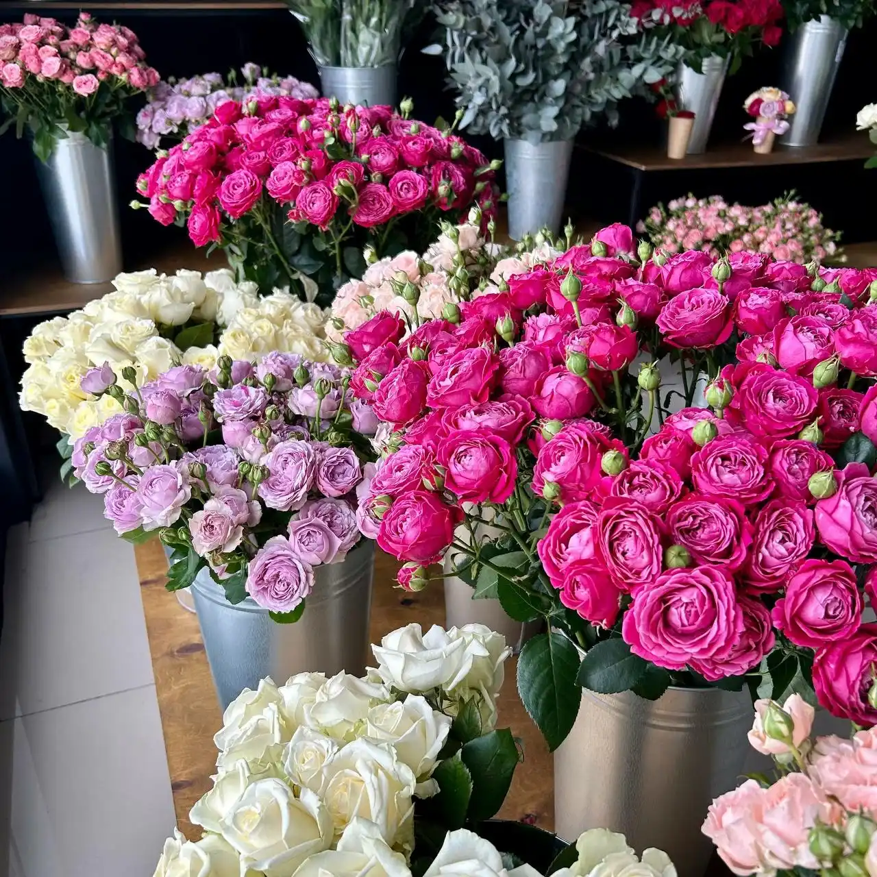 розовые герберы